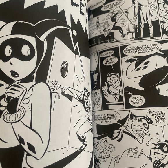 Coloring DC - Batman: Mad Love Featuring Harley Quinn (DC Comics, May 2016) - Picture 3 of 3